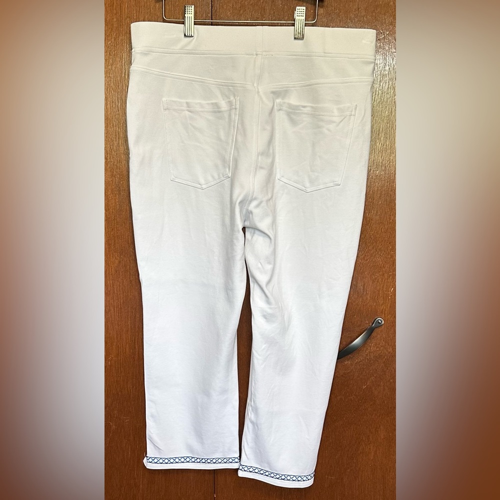 ‼️3 for $30 - White Slip On Cropped Pants with Blue Trim & elastic band - Picture 4 of 10